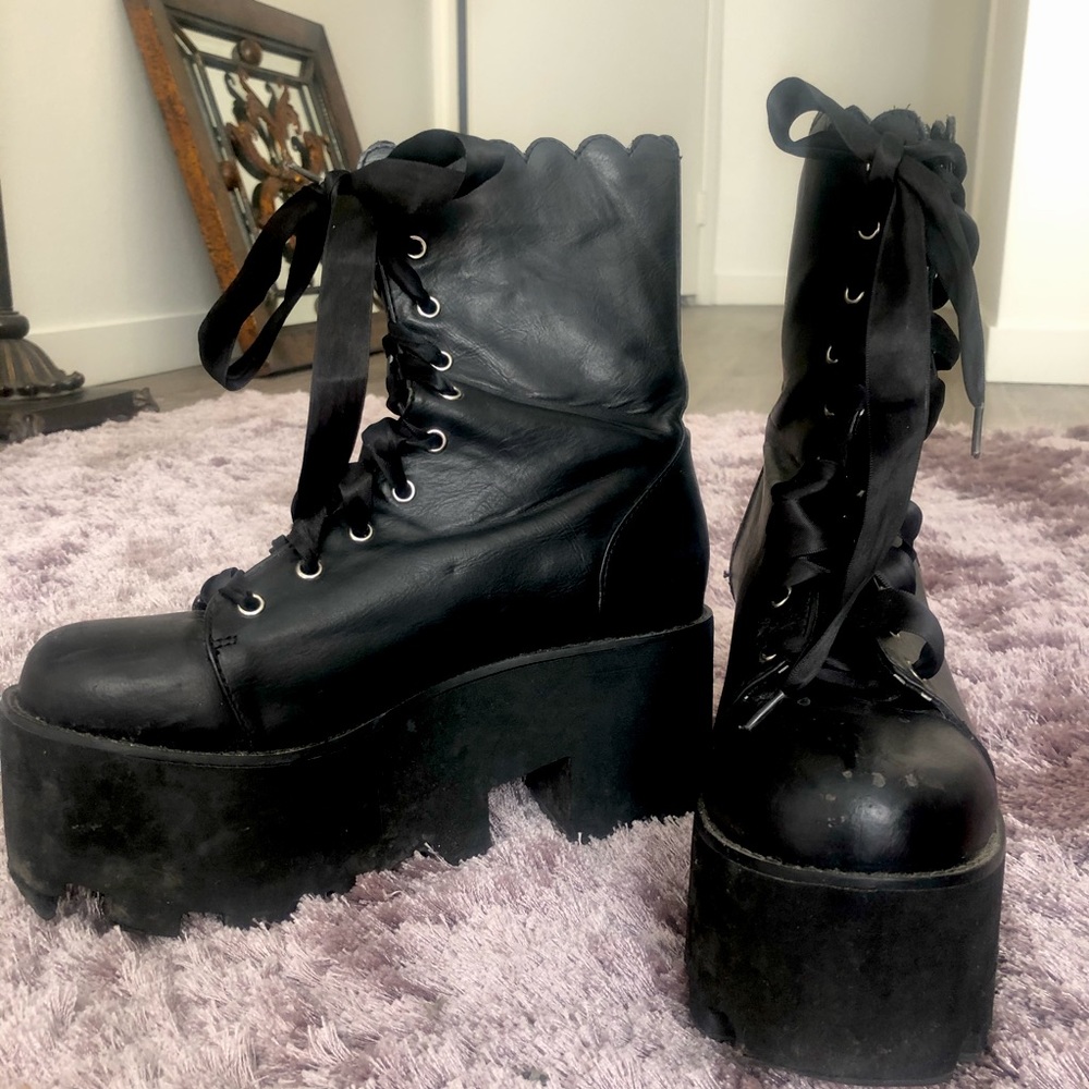 Sugar Baby Britta platform boots size 9